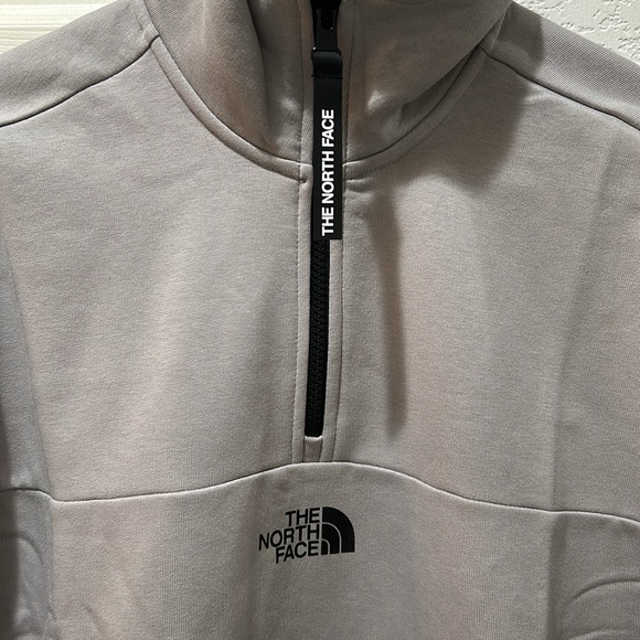 The North Face women’s half zip sweatshirt - Picture 2 of 4